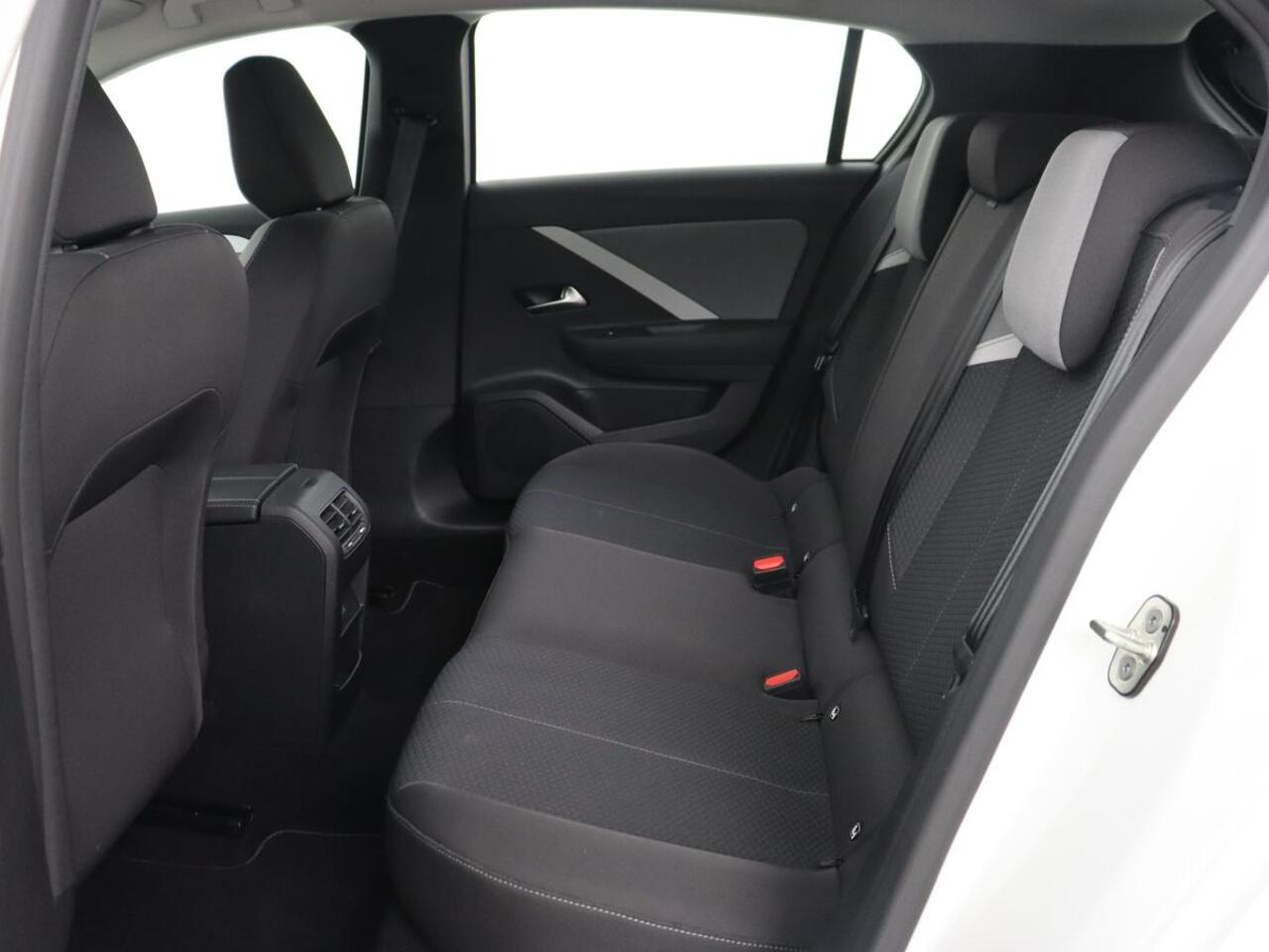 Opel ASTRA 1.6 Hybrid Edition | Trekhaak | Adaptive cruise | Carplay | Full LED | Parkeerhulp | Digital Cockpit | DAB | Keyless start