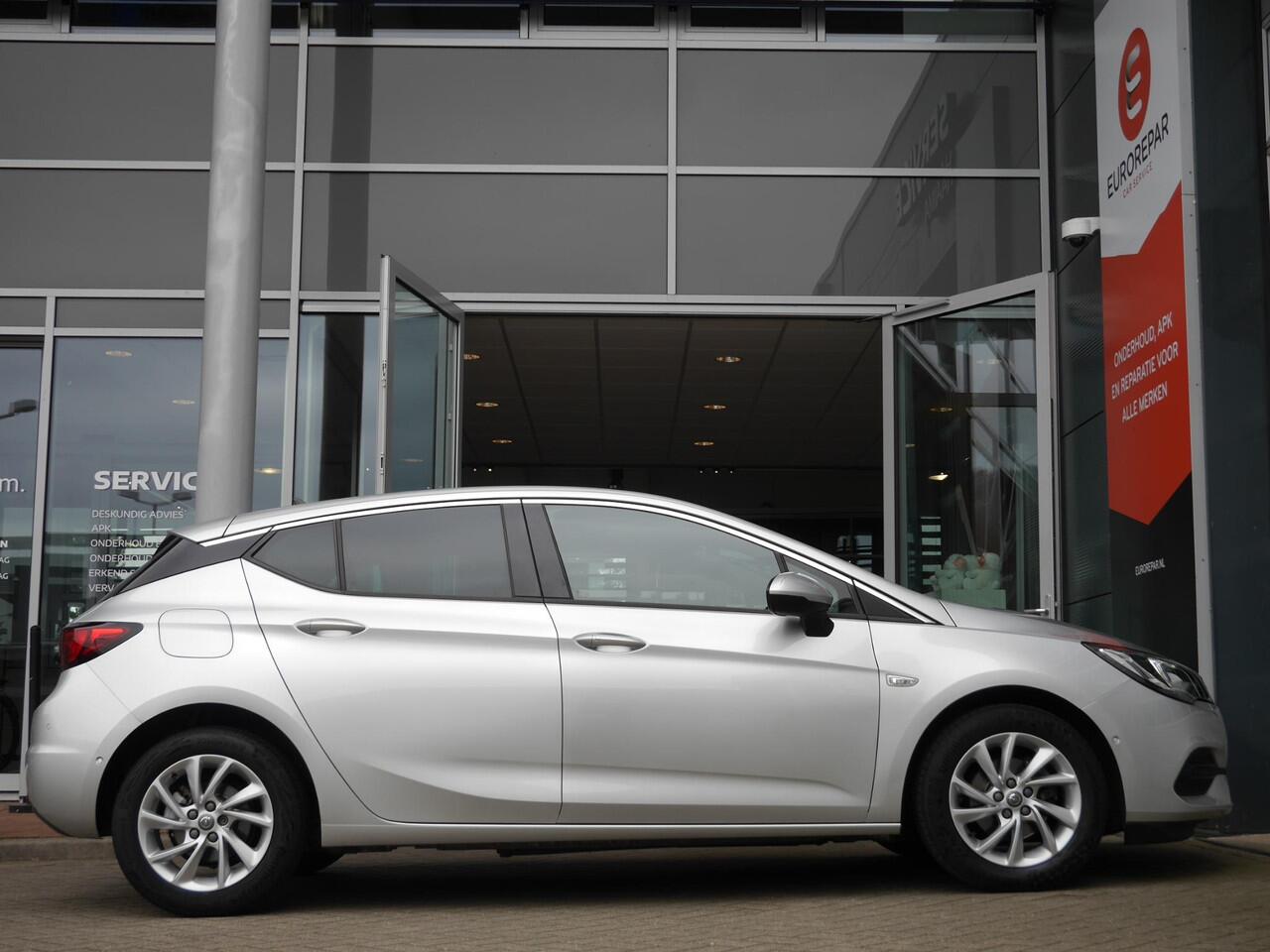 Opel ASTRA 1.2 Elegance | Stoel en stuurverwarming | Navigatie | Parkeersensoren voor en achter | Trekhaak | Led | Achteruitrijcamera | Lichtmetalen velgen | Keyless entry en start