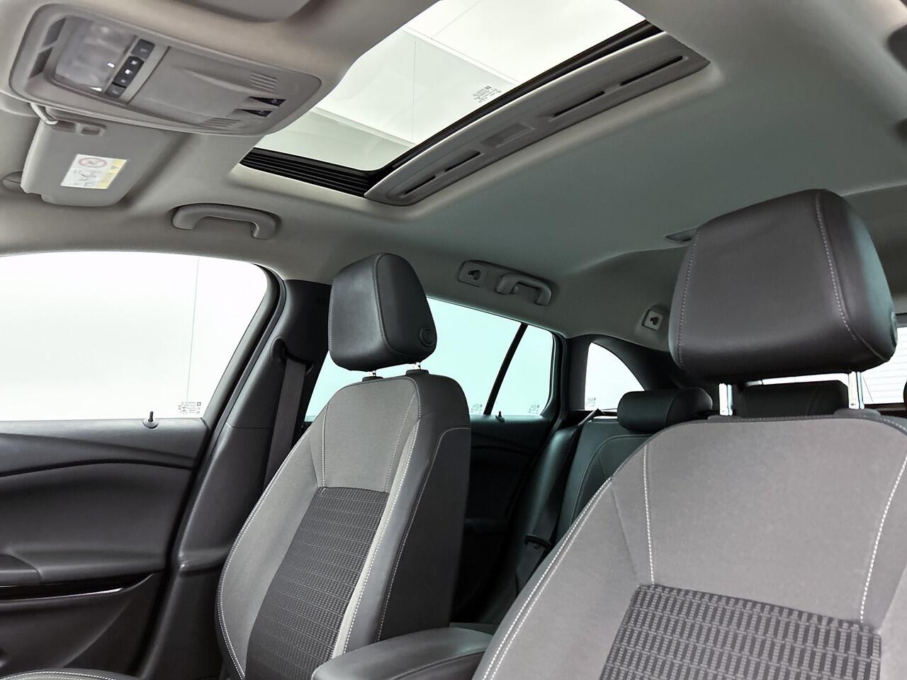 Opel ASTRA Sports Tourer 1.2 Business Elegance Navigatie | Schuifdak | Camera achter | Trekhaak