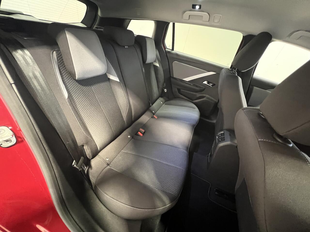 Opel ASTRA Sports Tourer 1.2 Business Edition | Navigatie/Android/Apple Carplay | LM Velgen 16" | Voorstoelen Voor Verwarmd | Achteruitrijcamera | Cruise Control | Airco |