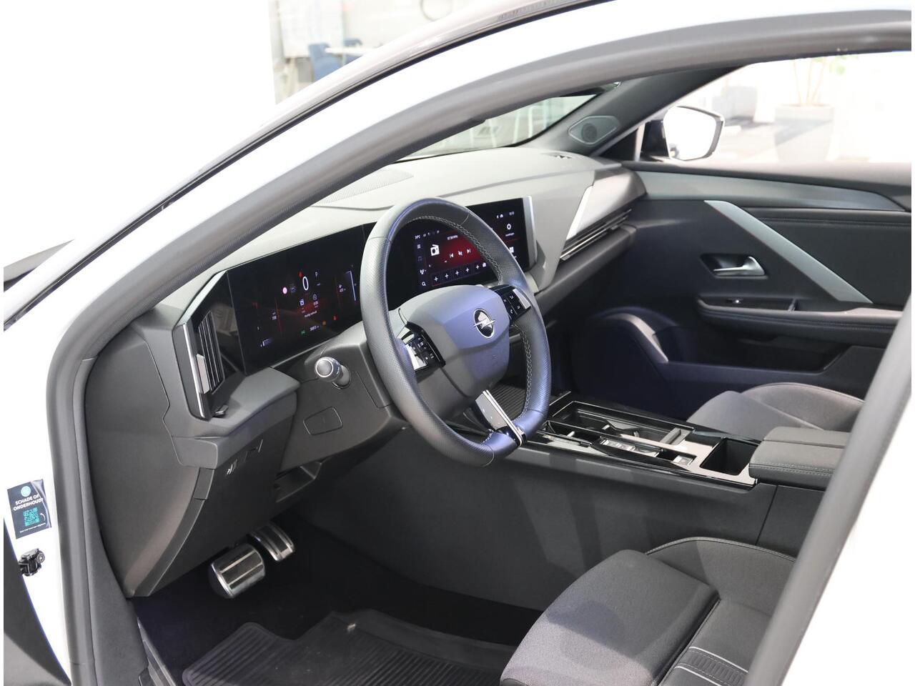 Opel ASTRA 1.2 GS 130PK Automaat | AppleCarPlay/AndroidAuto | Alcantara | 360°Camera | Keyless Entry&Start | Navigatie | Stoel/Stuur verwarmd | AGR Stoelen | Adaptive Cruise Control | Two-tone | Isofix | Privacy Glass |