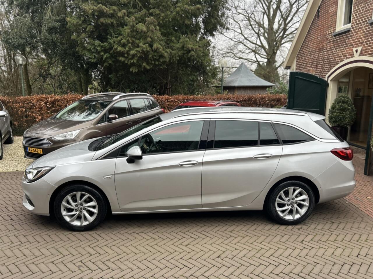 Opel ASTRA Sports Tourer 1.2 130pk Eleg. Navi, Camera, Carplay, Trekhaak, NL-auto