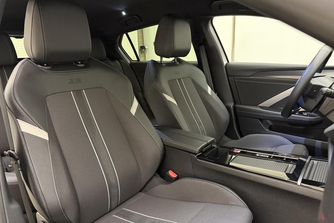 Opel ASTRA Electric 54 kWh GS | 3-fase lader | Warmtepomp | Camera | AGR-stoel | Stoelverwarming | Stuurverwarming | Two-tone lak | Adaptive cruise control