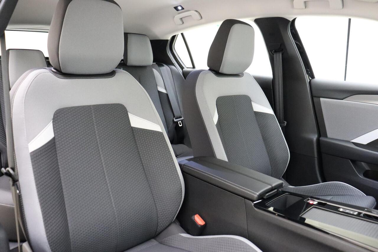 Opel ASTRA 1.6 Hybrid 180 PK 8-Traps Aut. | Climate control | Apple Carplay/Android Auto | keyless entry | Camera | Afneembare Trekhaak | Parpilot | 17"LM-Velgen