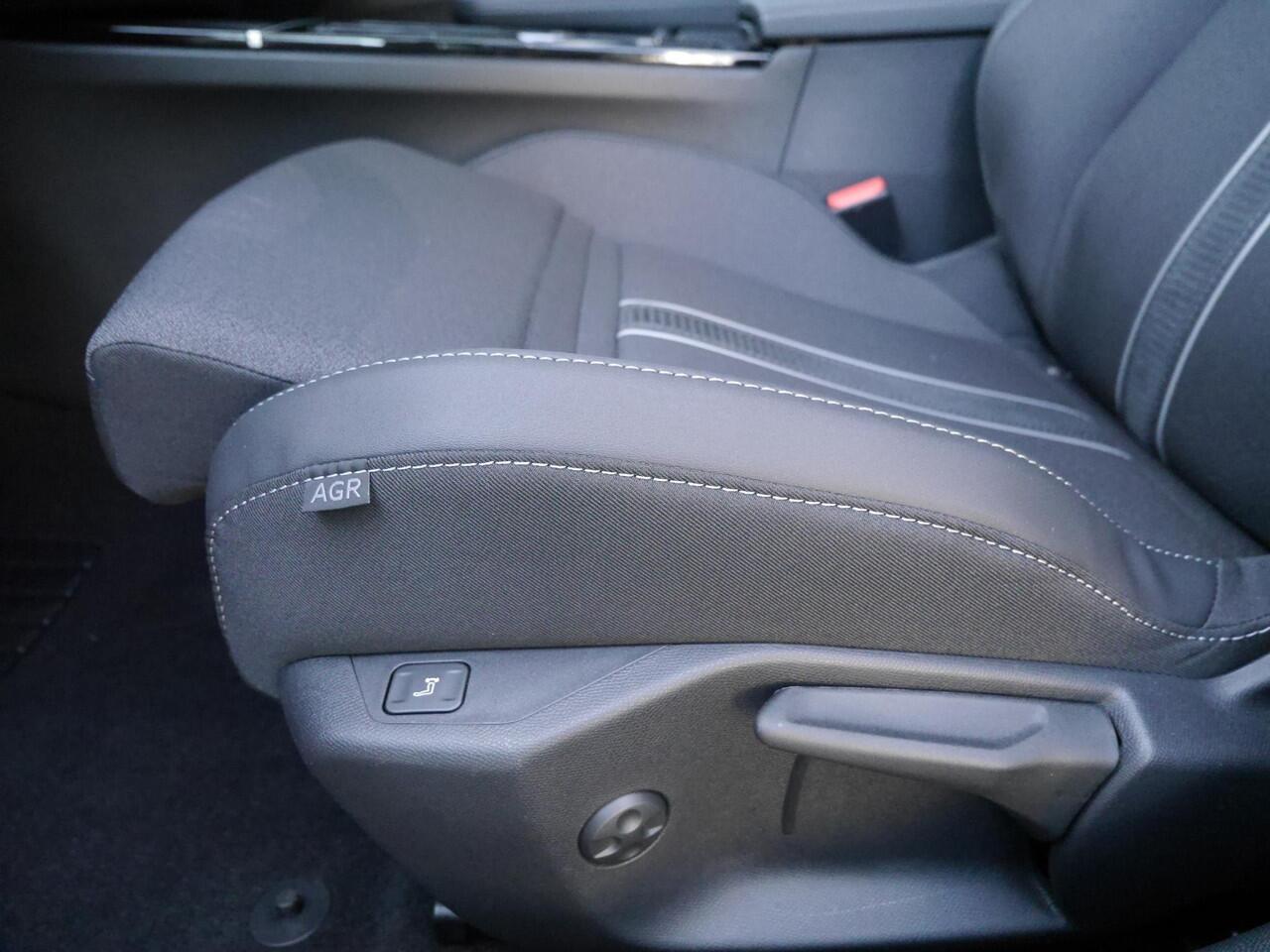 Opel ASTRA 1.2 Turbo GS | Nieuwe auto | Stoel en stuurverwarming | Panoramadak | Afneembare trekhaak | 18 inch | Navigatie | Adaptive cruise control | head up display | Led verlichting