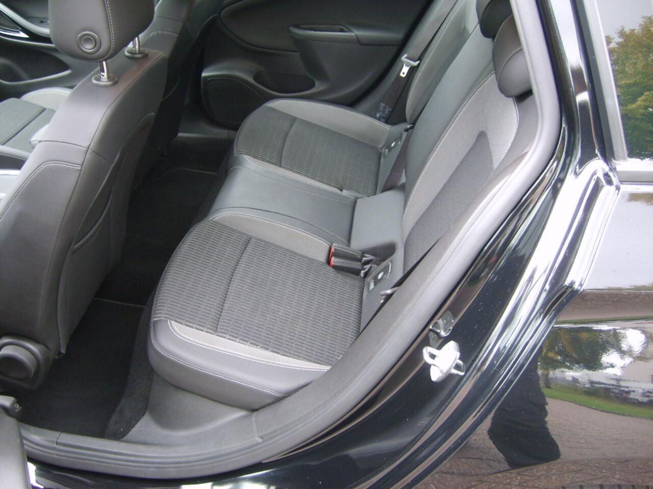 Opel ASTRA Sports Tourer 1.4 Business Elegance Automaat