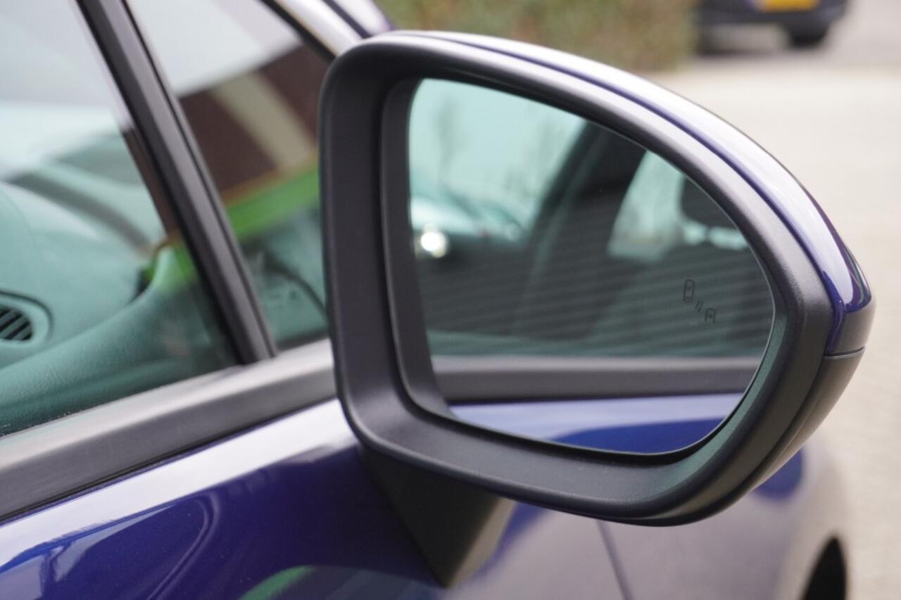 Opel ASTRA Sports Tourer 1.2 Turbo Elegance / Camera / AGR / Navi / LED