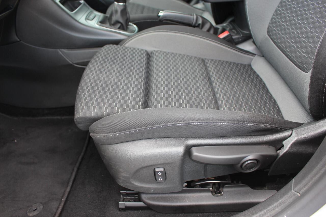 Opel ASTRA Sports Tourer 1.2 Edition 131PK , AGR stoel,carplay android, Navi, Camera, climate + cruise control,1e eigenaar.