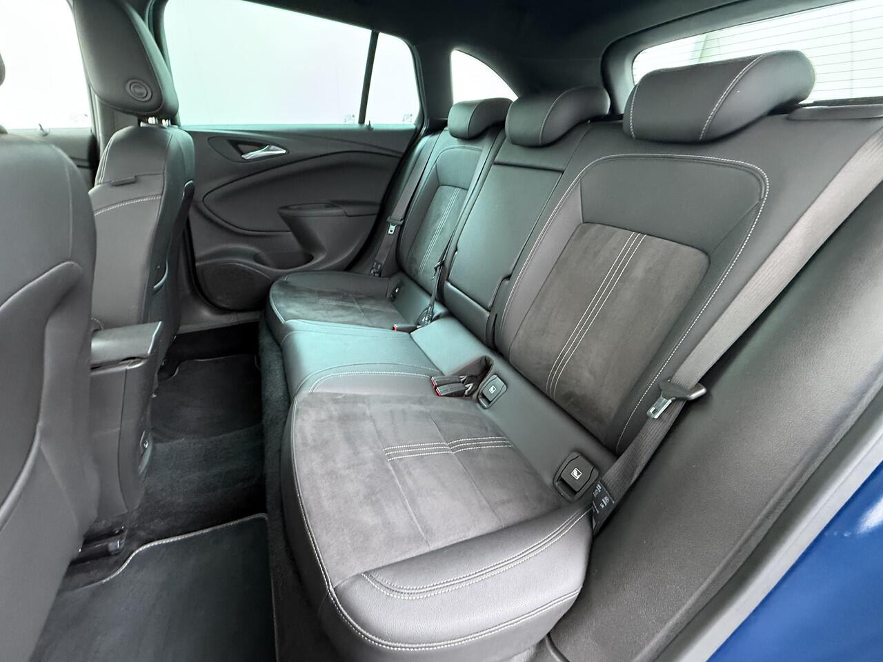 Opel ASTRA Sports Tourer 1.2T Leer/Alcantara Led-Matrix Navi Camera Park-Assist + PDC-a+v Innovation Bose®-Hifi Apple Carplay Android Keyless Dual-Ecc Elegance AGR-Comfort-Stoel+Stuur+Voorruitverwarming Elek.Achterklep Pdc Lane Assist DAB Regen-Lichtsensor Bordherke