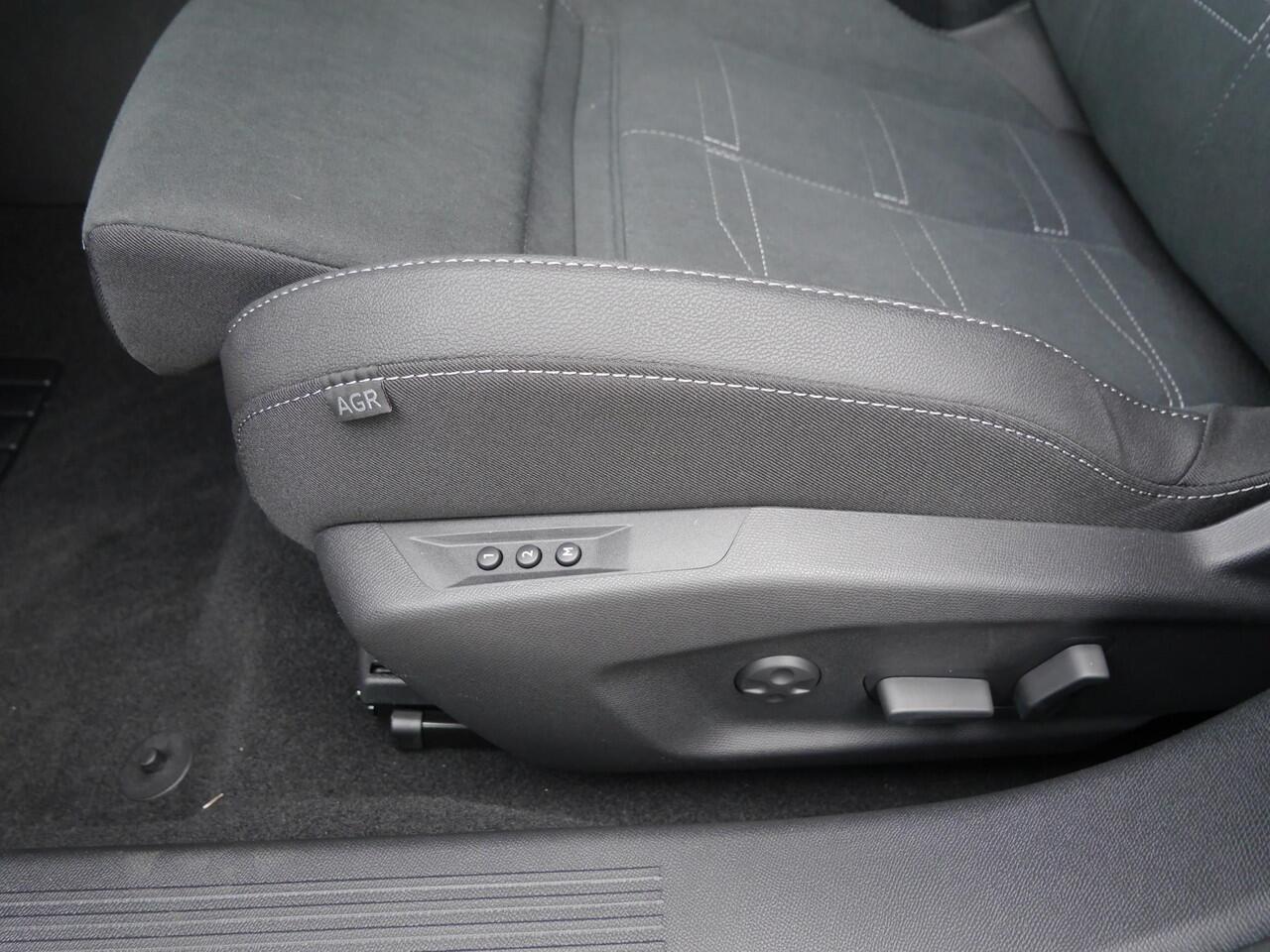 Opel ASTRA Sports Tourer 1.2 Turbo Hybrid GS | Nieuwe auto | Rondom camera | 18 inch lichtmetalen velgen | Stoel en stuurverwarming | Head up display | Panoramadak | Full options