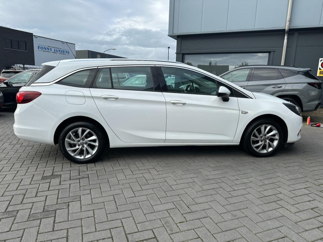 Opel ASTRA Sports Tourer 1.2T Business Elegance Navigatie