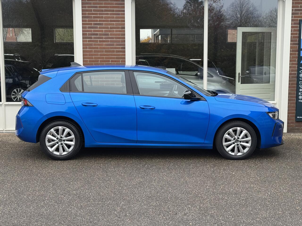 Opel ASTRA 1.2 Edition Rijklaar ! 110 Pk, Airco/ECC, Navigatie,