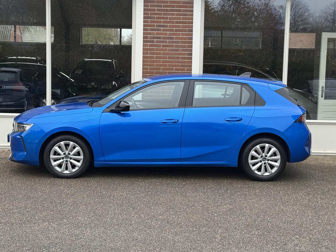 Opel ASTRA 1.2 Edition Rijklaar ! 110 Pk, Airco/ECC, Navigatie,