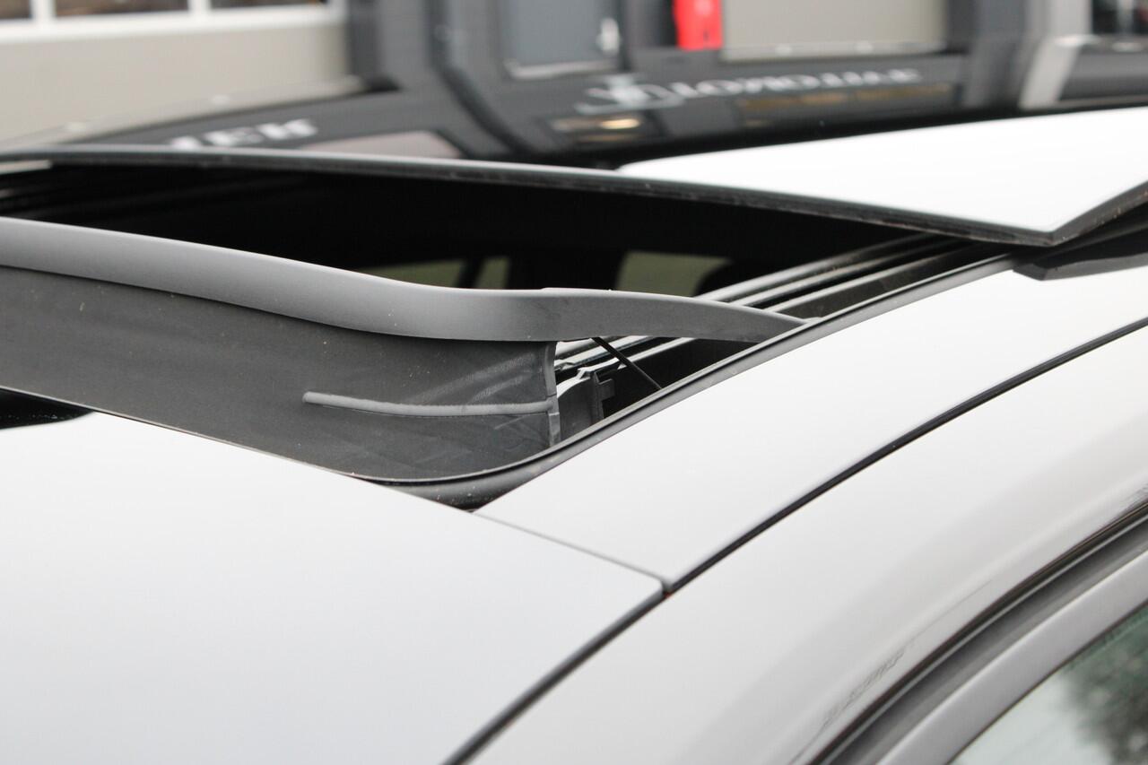 Opel ASTRA Sports Tourer 1.6 Turbo Plug In Hybrid Ultimate Edition Leder - Panoramadak - Adaptieve cruise control Head Up display - Sportstoelen - Complete uitvoering 225 pk