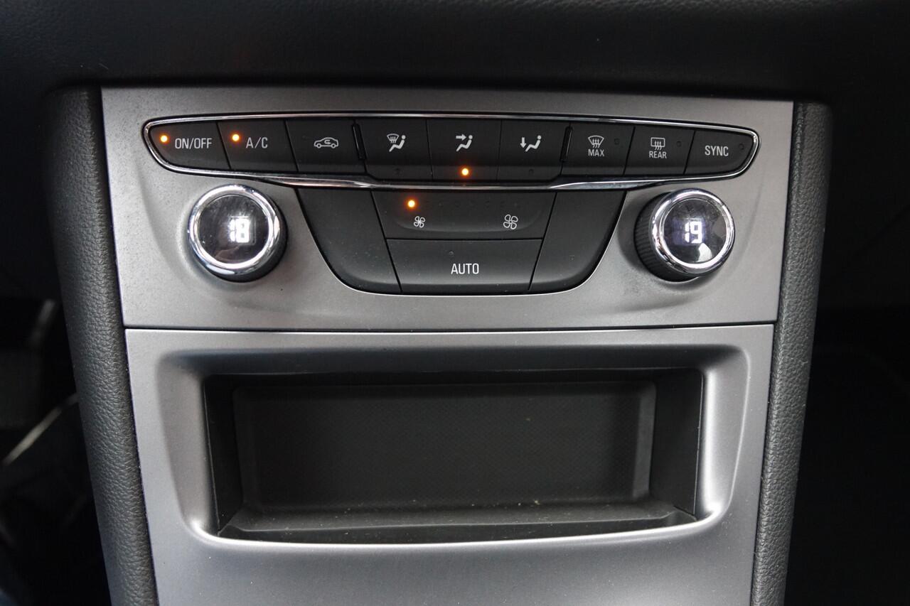 Opel ASTRA 1.2 Business Edition, zwart, 5 deurs, navigatie, prachtige auto! Nieuwe distributie!