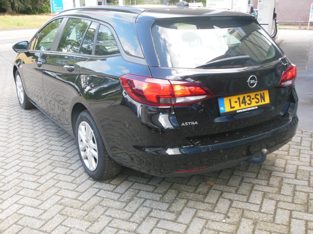 Opel ASTRA Sports Tourer 1.2 Edition Staat in De Krim