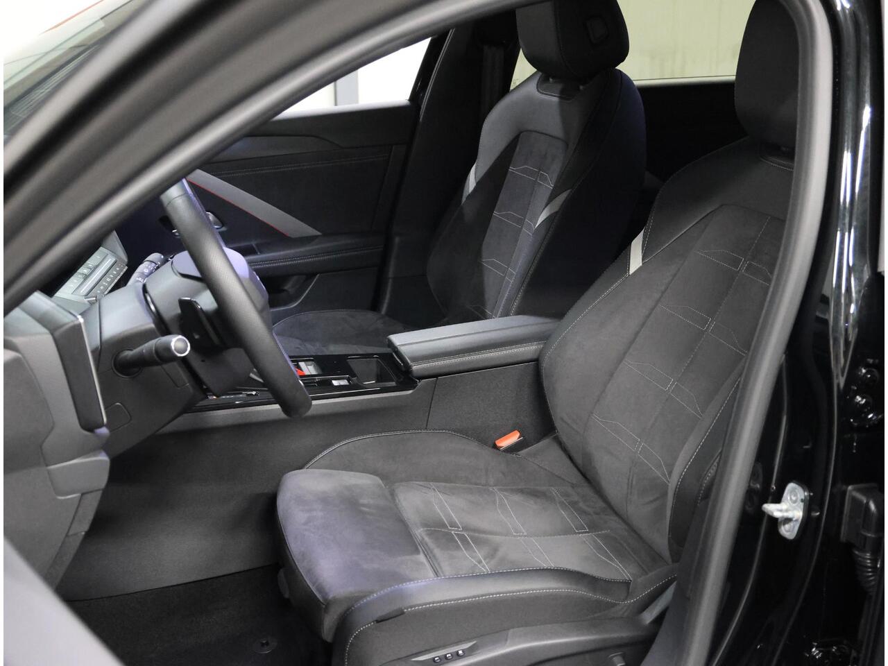 Opel ASTRA Sports Tourer 1.2 130PK Level 4 | AUTOMAAT | AppleCarPlay/AndroidAuto | Alcantara | 360°Camera | Keyless Entry&Start | Navigatie | Stoel/Stuur verwarmd | AGR Stoelen | Adaptive Cruise Control | Black Edition! |