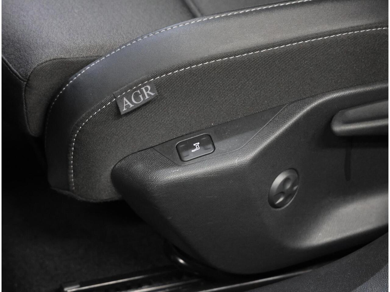 Opel ASTRA 1.2 130PK Turbo GS | AUTOMAAT | AppleCarPlay/AndroidAuto | 360° Camera | Keyless entry & Start | Stoel/Stuur verwarmd | AGR Bestuurdersstoel | Adaptive Cruise Control | Black Edition! |