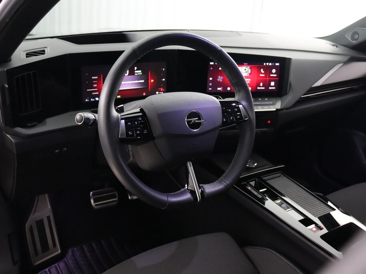 Opel ASTRA 1.6 Turbo Hybrid Level 4 Ultimate (Pano / Head-Up / AGR / ACC / Navi)