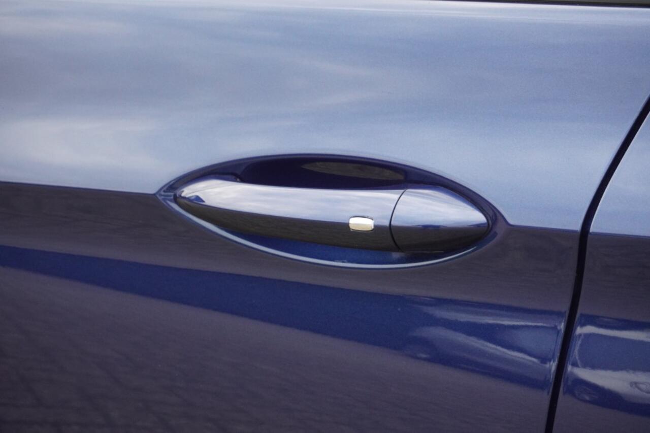 Opel ASTRA Sports Tourer 1.2 Turbo Elegance / Camera / AGR / Navi / LED