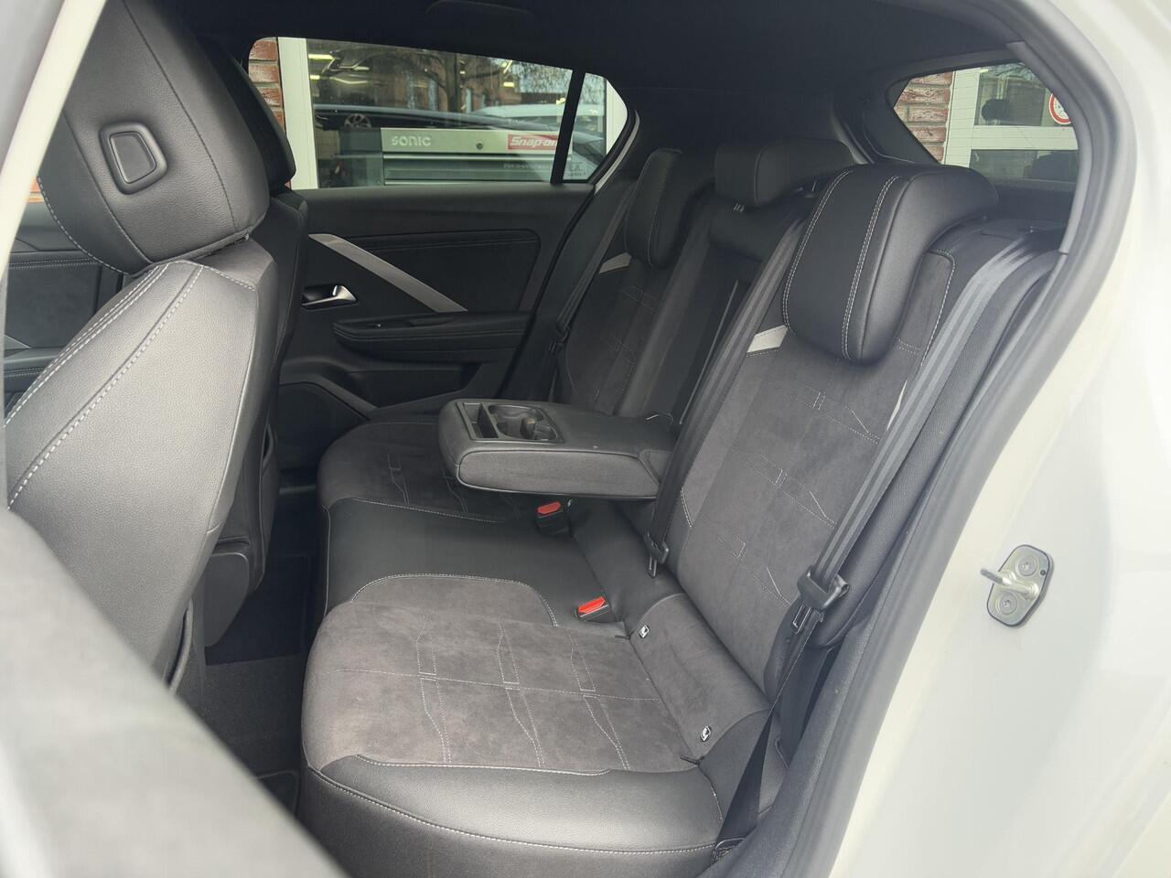 Opel ASTRA GS 1.6 Turbo 180pk Hybrid e-EAT8 | AGR-STOELEN | HEAD UP | ALCANTARA/LEDER | TREKHAAK | 360° CAMERA | ADAPTIVE CRUISE | APPLE CARPLAY | ANDROID AUTO |