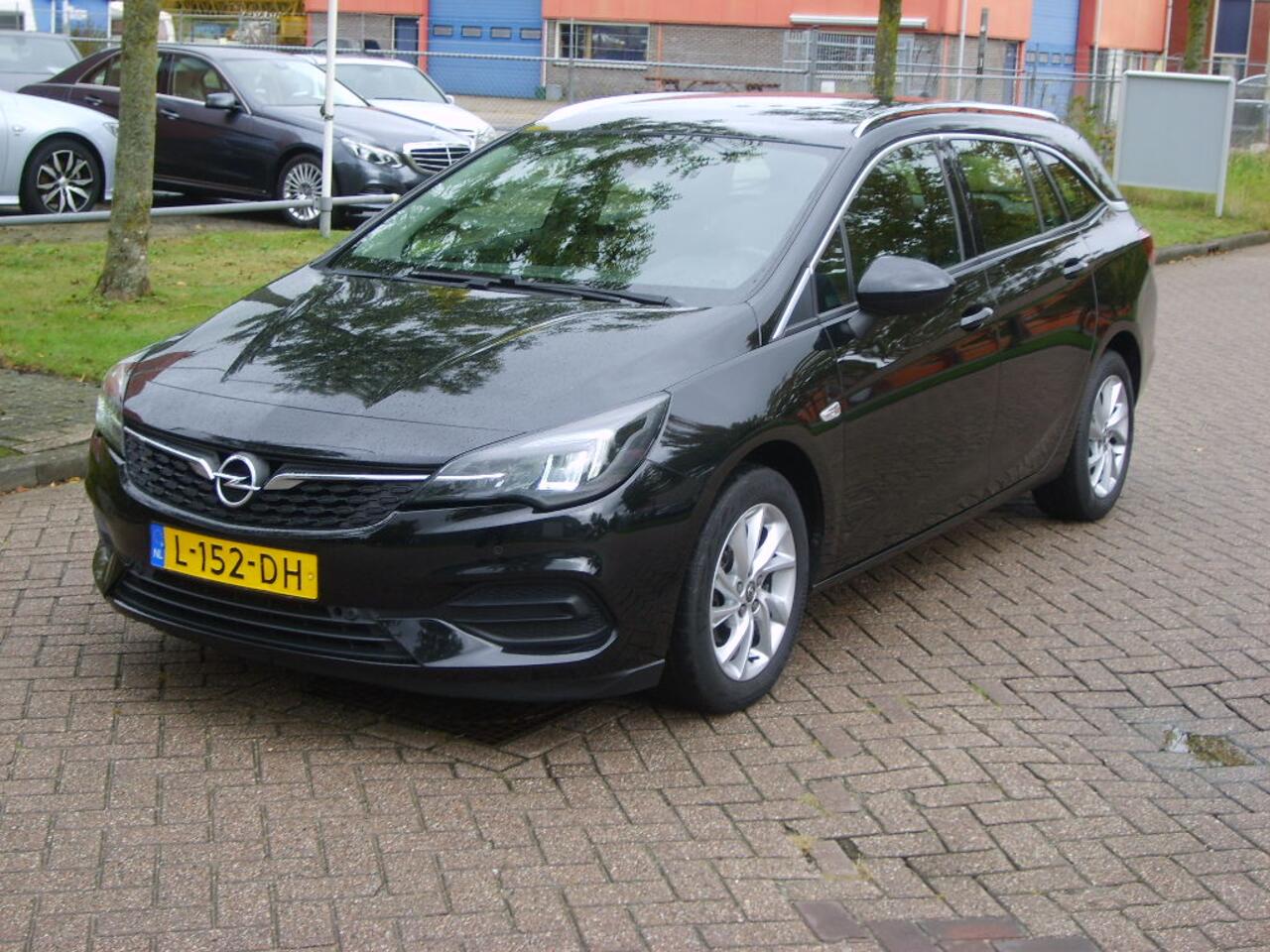 opel-astra-sports-tourer-1.4-busine