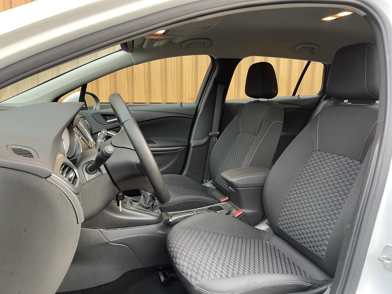 Opel ASTRA Sports Tourer 1.2 Edition | Cruise Control | Parkeersensoren Achter | Apple Carplay/Android Auto | DAB | Navigatie |