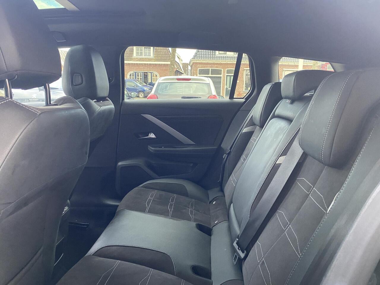 Opel ASTRA Sports Tourer 1.2T 130pk Automaat Ultimate | Schuif/-kanteldak| Navigatie | 360 Camera | AGR Comfortstoelen| Stuur & Stoel Verwarming |