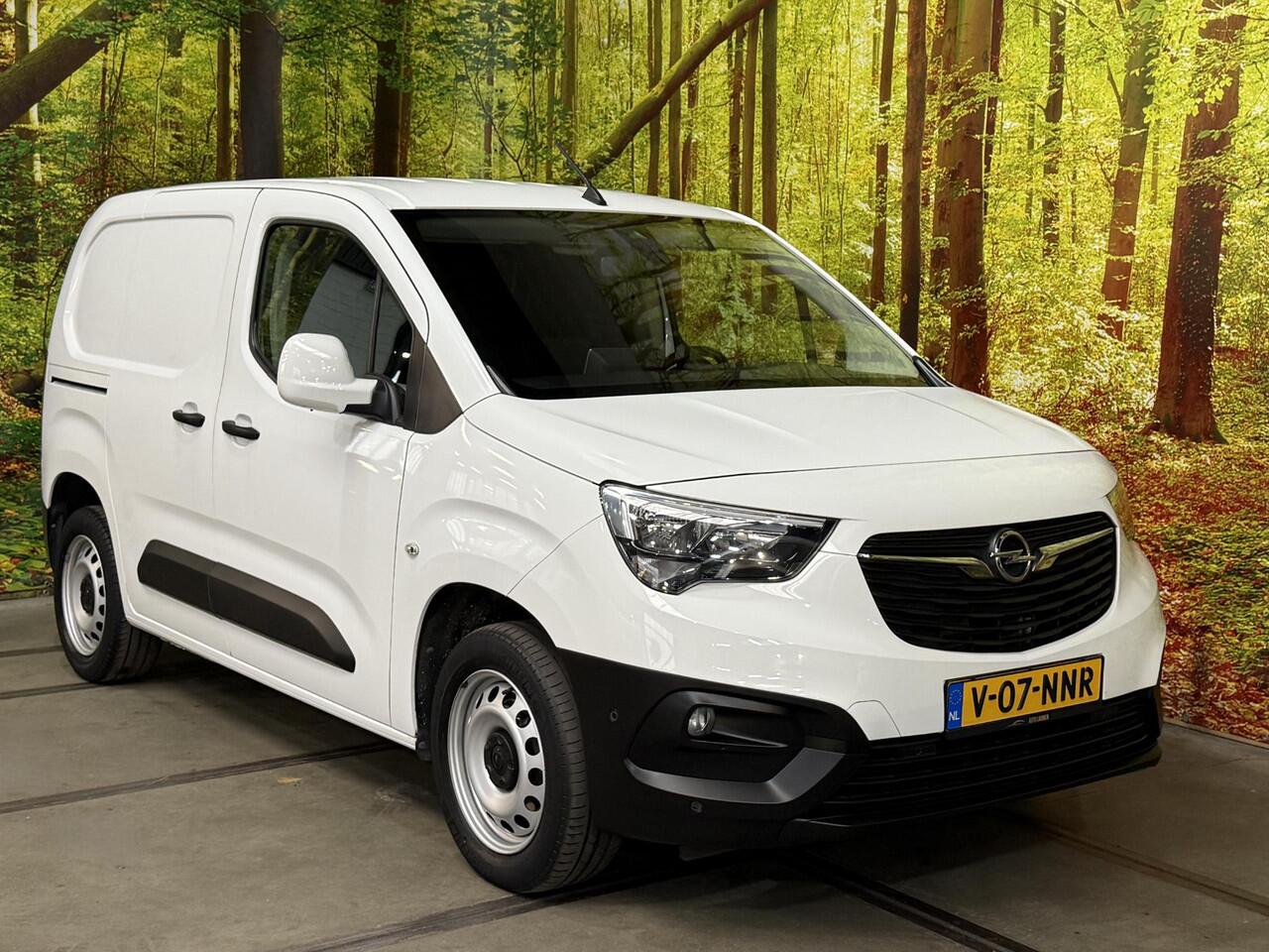 Opel COMBO 1.2 Turbo L1H1 Innovation Benzine 3 Zitplaatsen Navi Camera Carplay Dodehoek LED Cruise Control PDC V+A
