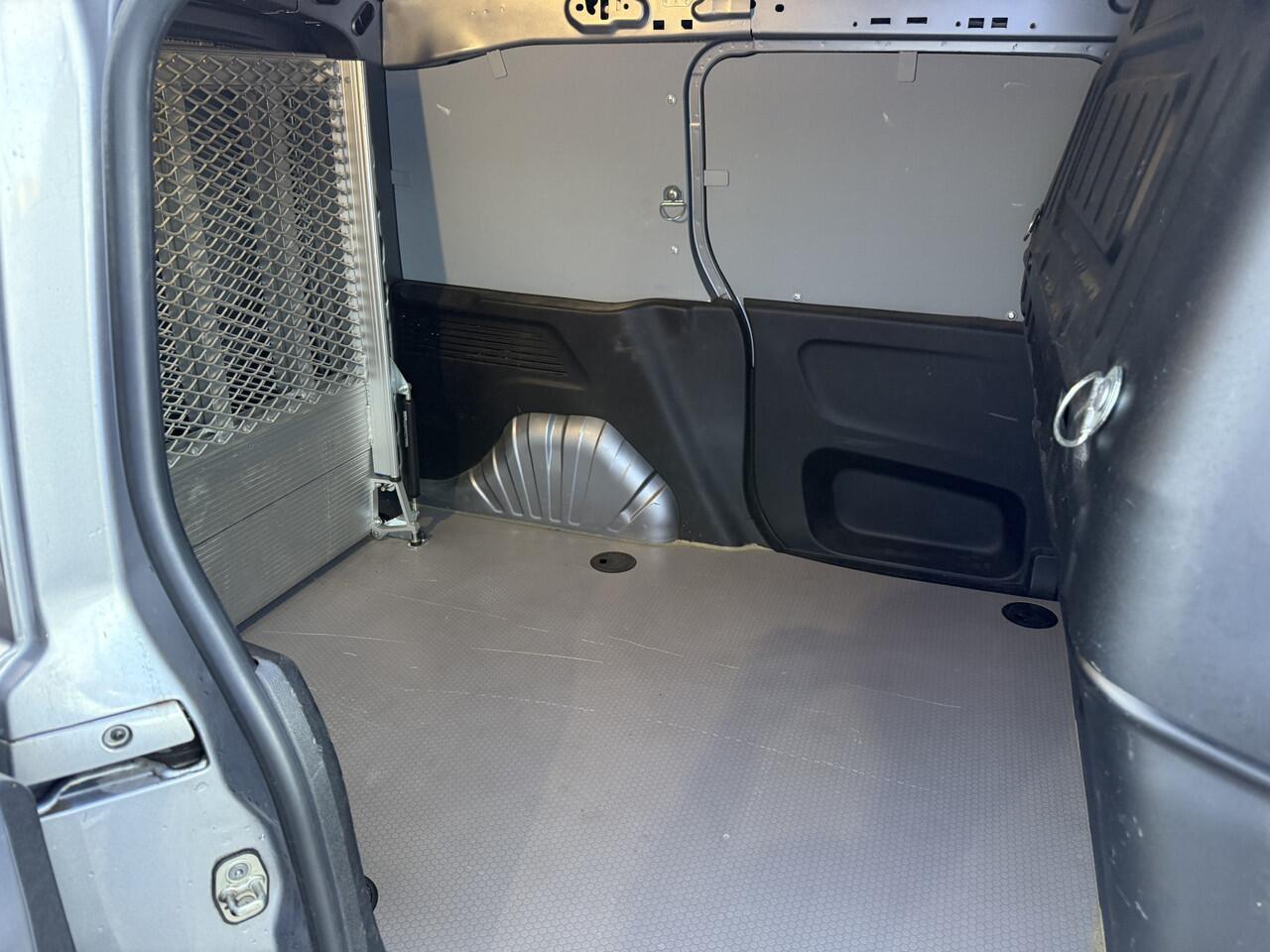 Opel COMBO Rolstoelauto / Scootmobielauto 1.5D L1H1 Innovation (Mooie frisse Combo Automaat met oprijplaat!)