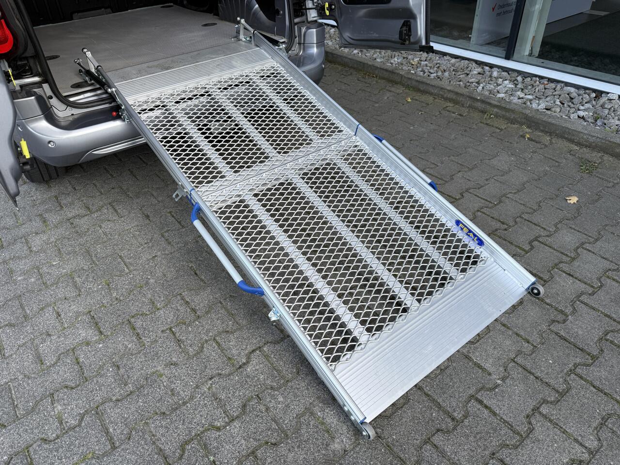 Opel COMBO Rolstoelauto / Scootmobielauto 1.5D L1H1 Innovation (Mooie frisse Combo Automaat met oprijplaat!)