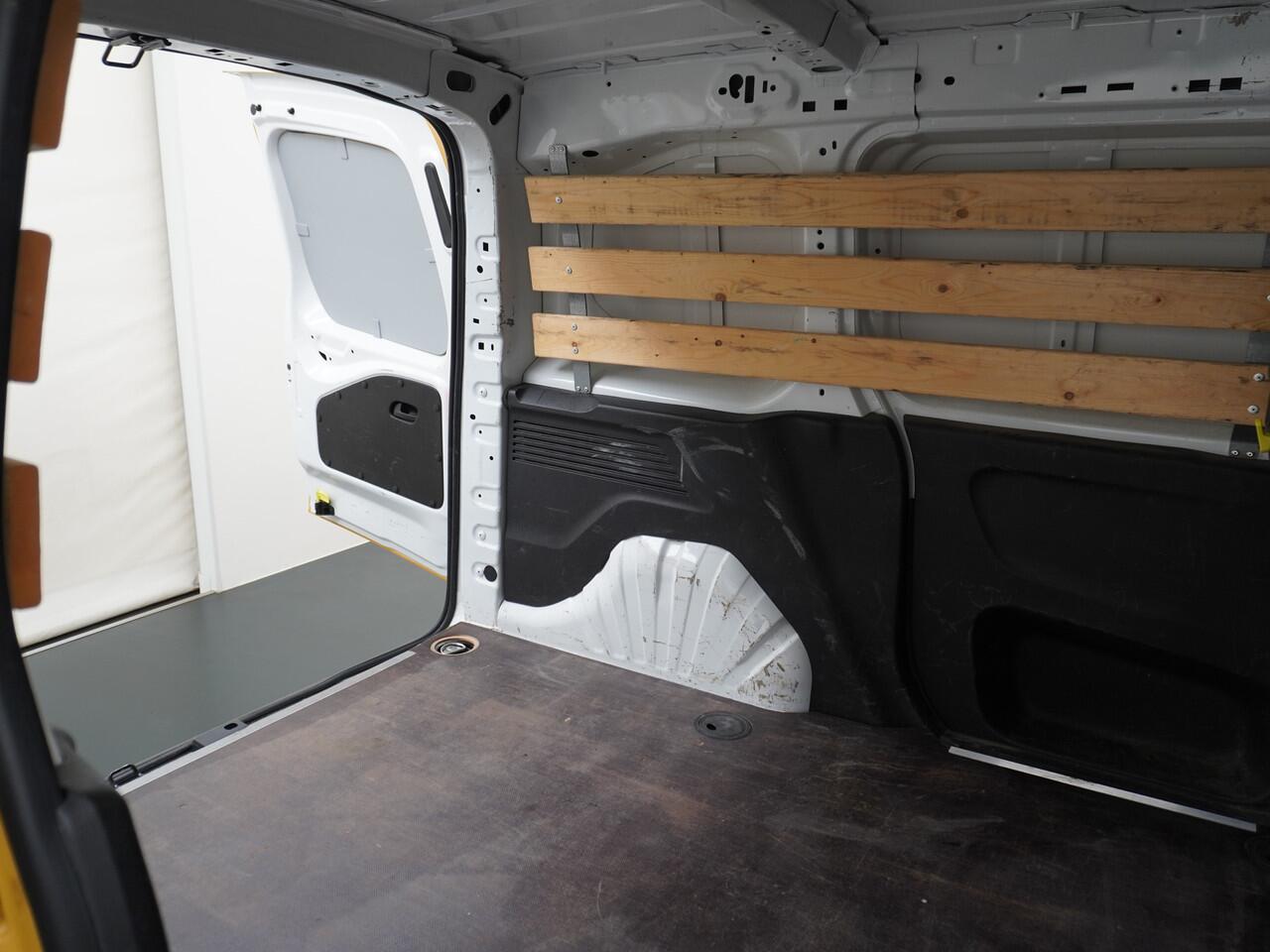 Opel COMBO 1.5CDTI EURO 6 3-Persoons ECC Cruise Control Bluetooth Elektr.ramen Elektr.spiegels+Verwarmd Centr.Vergr+ab. L1H1 Edition Schuifdeur Betonplex vloer Lat om Lat betimmering Allesdragers Origineel Nederlandse Auto