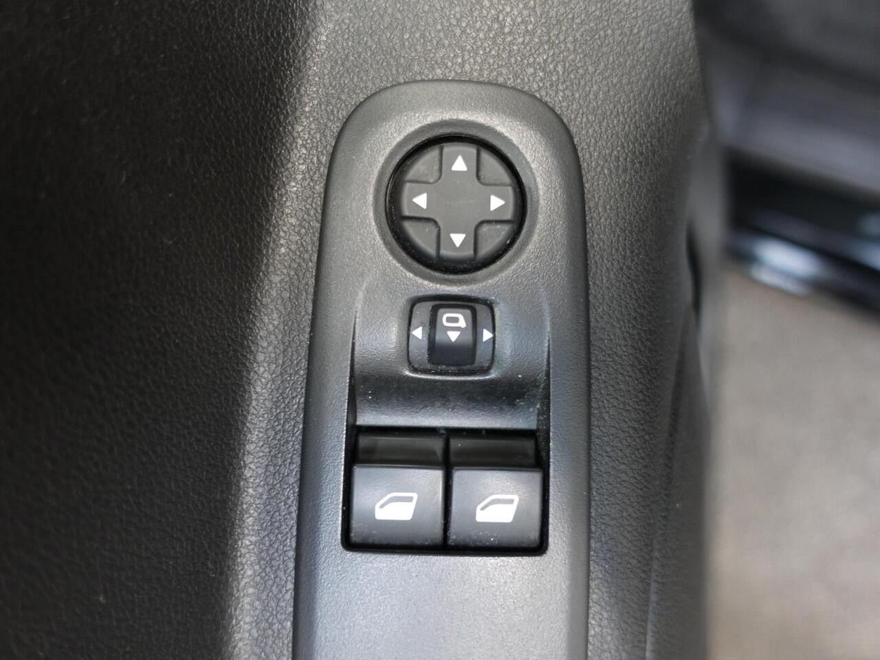 Opel COMBO 1.5D 130PK L2H1 Edition Automaat Airco Bluetooh Navi Camera Parkeersensoren 2 Zits