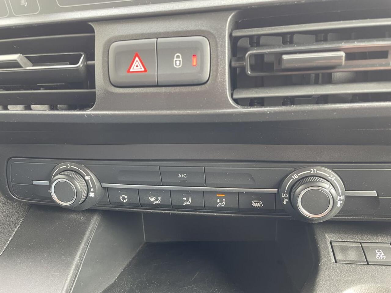 Opel COMBO 1.5 D E6 102pk L2 Edition BPM Vrij! Lease ¤193 p/m, Bedrijfsinrichting, 2x Schuifdeur, Airco, PDC, Cruise controle, onderhoudshistorie aanwezig