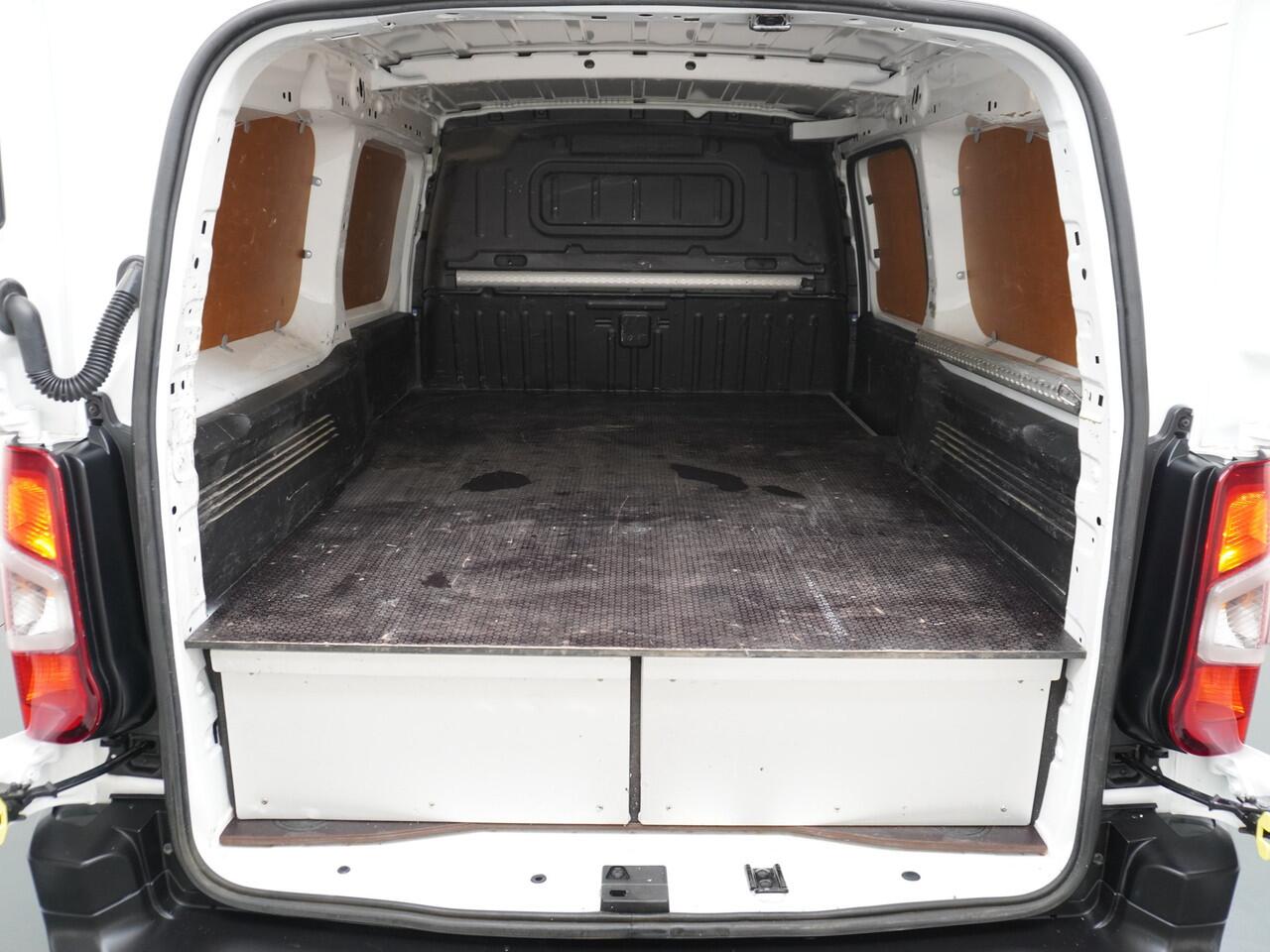 Opel COMBO 1.5D 102pk L2H1 Edition, Trekhaak, Cruise Control, Prof. Inbouw