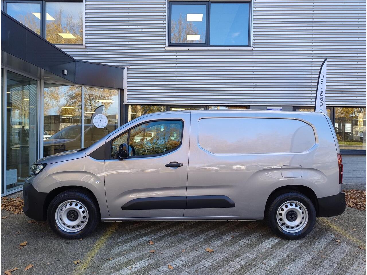Opel COMBO Electric L2 50 kWh 136pk | 8 jaar garantie | 0% financial lease | Houten afwerking laadruimte | Multimedia | Apple Carplay | Android Auto | Achteruitrijcamera | Parkeersensoren achter | Digital cockpit | Stuurwielbediening | Reservewiel | van ¤31.329 voor