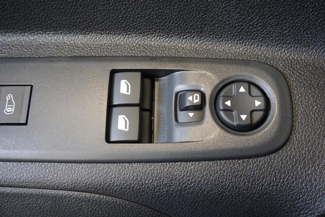 Opel COMBO 1.5D L2H1 Edition Automaat 3-zits | Airco | Navigatie | Camera | Parkeer sensoren | 3-zits