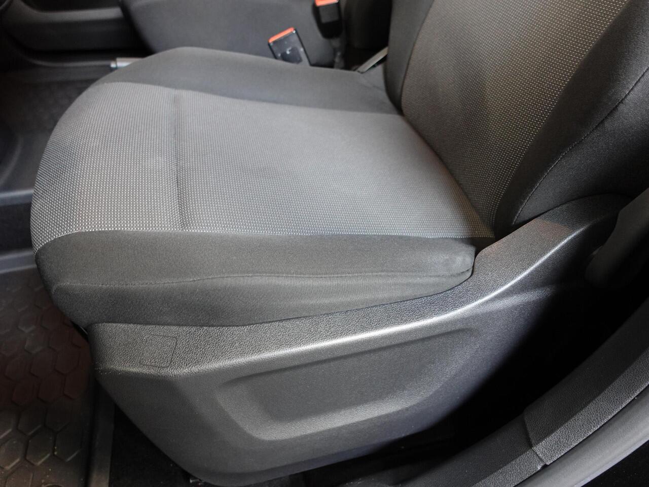 Opel COMBO 130pk L1 Edition Automaat Airco Navigatie Trekhaak Cruise control