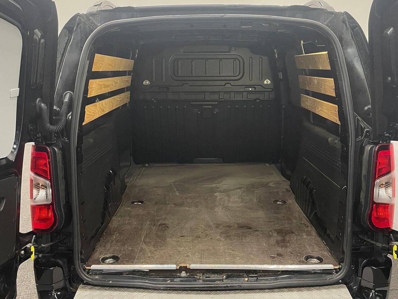 Opel COMBO 1.5D L2H1 Navigatie Apple Carplay/Android Auto Camera Parkeersensoren achter Cruise Control Airco Lichtmetalen velgen