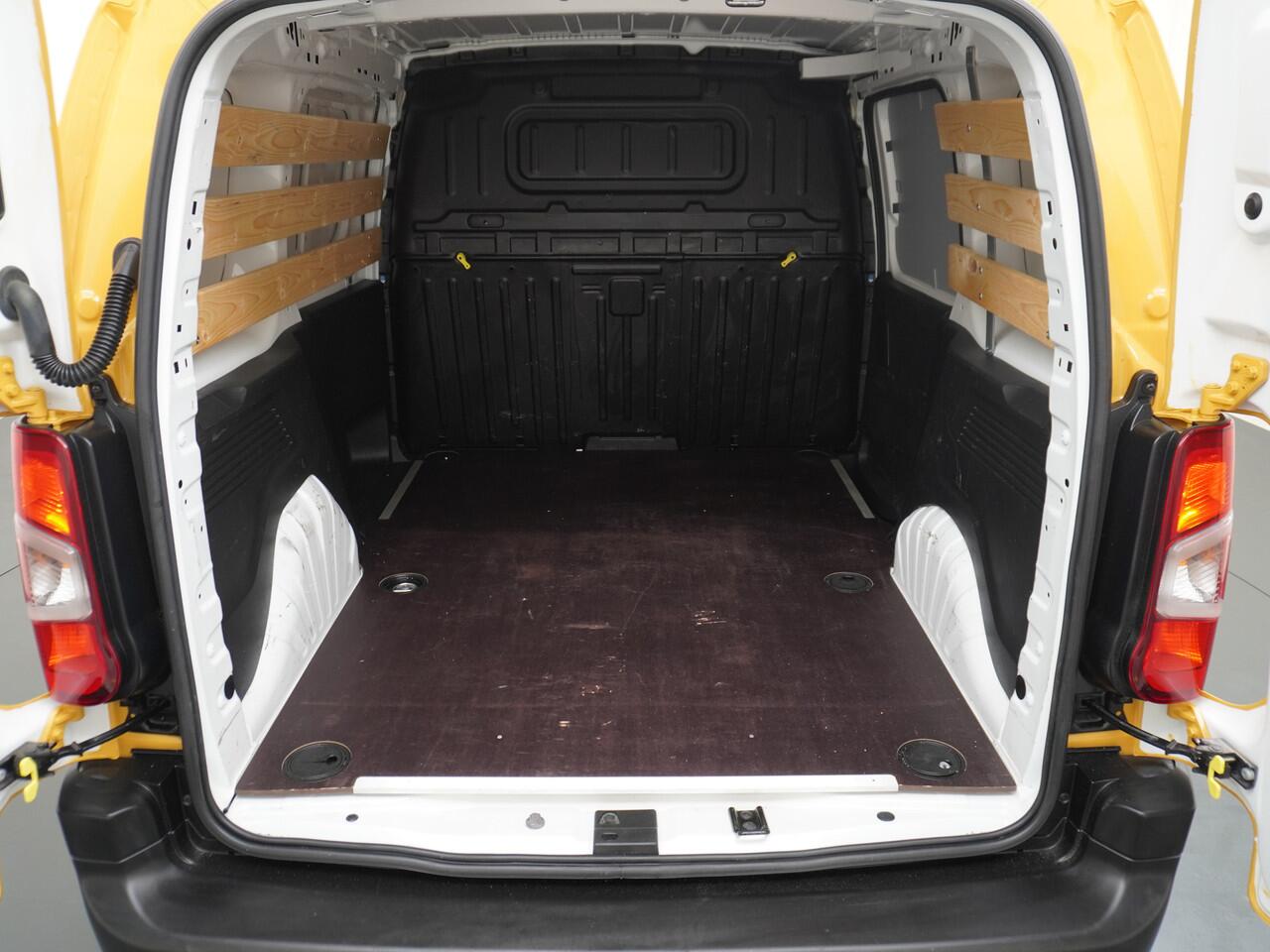 Opel COMBO 1.5CDTI EURO 6 3-Pers. Airco Cruise Control Bluetooth Elektr.ramen Elektr.spiegels+Verwarmd Centr.Vergr+ab. L1H1 Edition Schuifdeur Betonplex vloer Lat om Lat betimmering zeer nette Combo!
