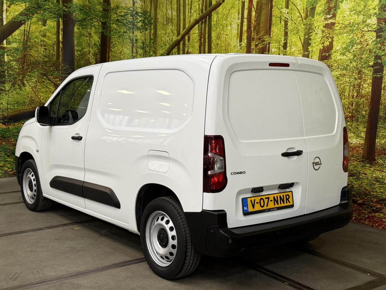 Opel COMBO 1.2 Turbo L1H1 Innovation Benzine 3 Zitplaatsen Navi Camera Carplay Dodehoek LED Cruise Control PDC V+A