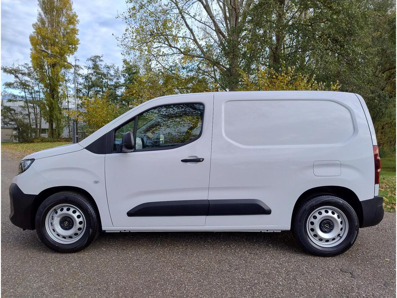 Opel COMBO Electric L1 50 kWh 136pk | 8 jaar garantie | 0% financial lease | Houten afwerking laadruimte | Multimedia | Apple Carplay | Android Auto | Achteruitrijcamera | Parkeersensoren achter | Digital cockpit | Stuurwielbediening | Bestuurdersstoel comfort | Res