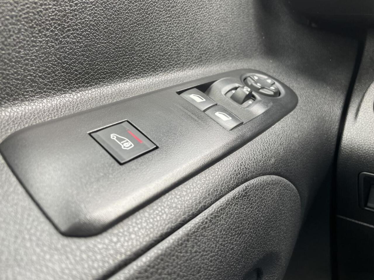 Opel COMBO 1.5 D E6 102pk L2 Edition BPM Vrij! Lease ¤193 p/m, Bedrijfsinrichting, 2x Schuifdeur, Airco, PDC, Cruise controle, onderhoudshistorie aanwezig