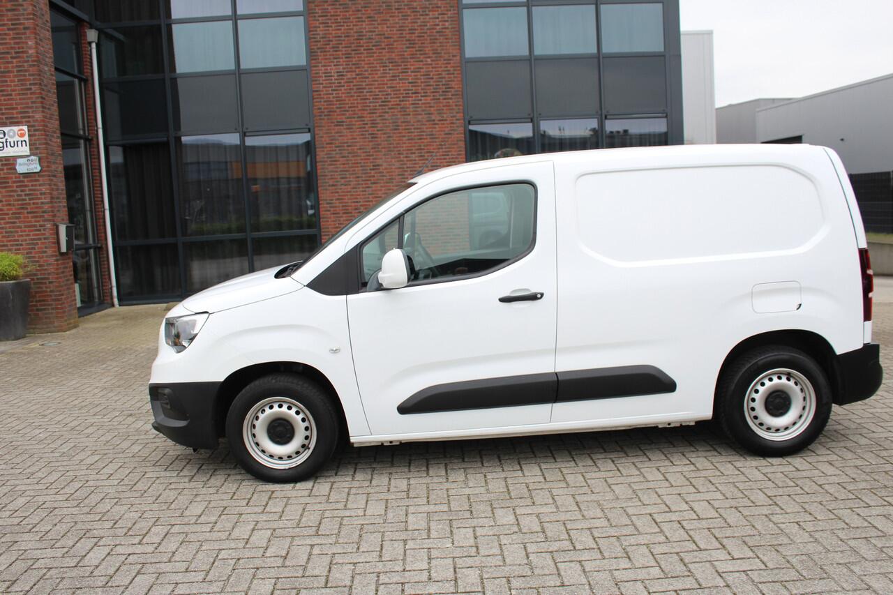Opel COMBO 1.6D L1H1 Edition Airco-Cruise-Navi-Carplay-Parkeersensoren 12 Maanden Bovag Garantie.