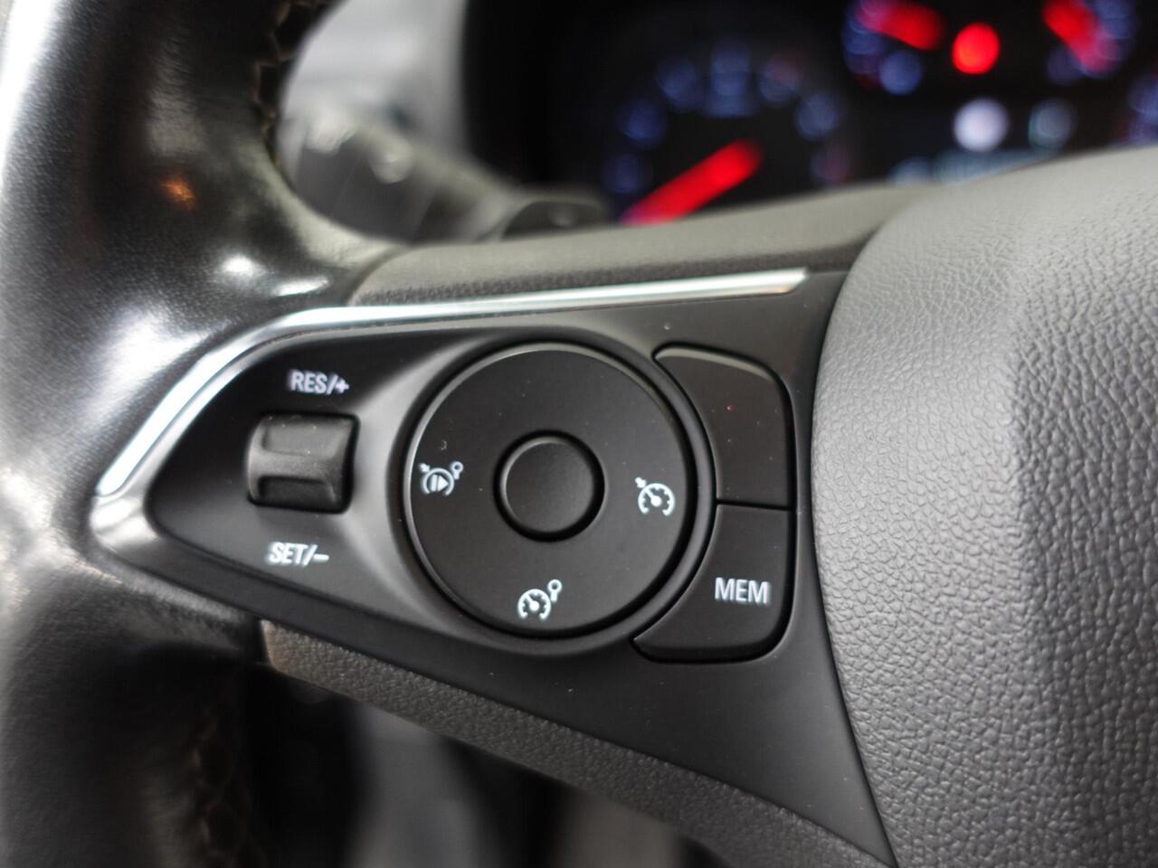 Opel COMBO 1.5D L1H1 Edition Automaat Navi Parkeersensoren Navi Trekhaak Cruise Control 2 Zits