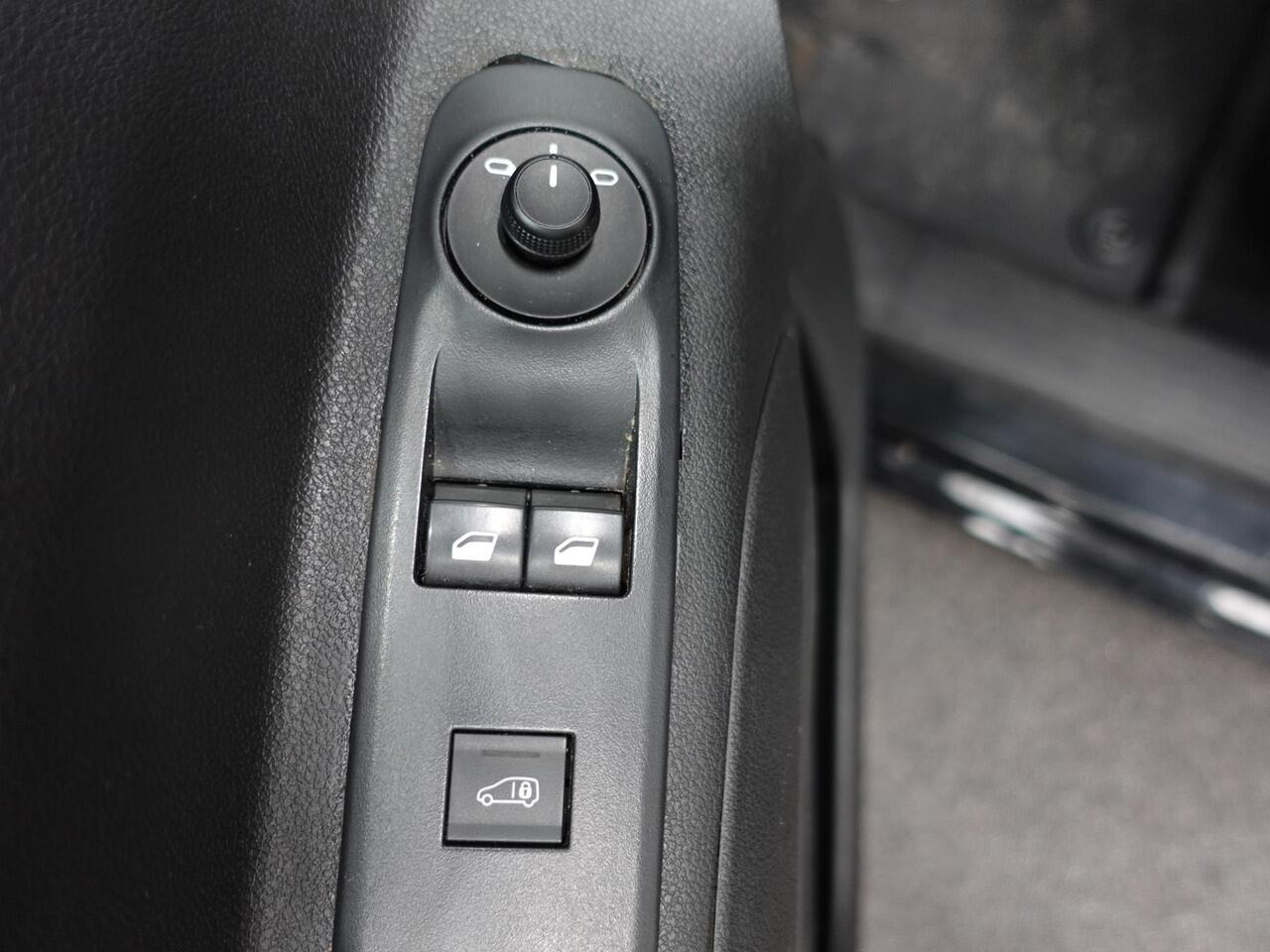 Opel COMBO 1.5D L1H1 Edition 3-zits Airco Navigatie Trekhaak parkeersensoren