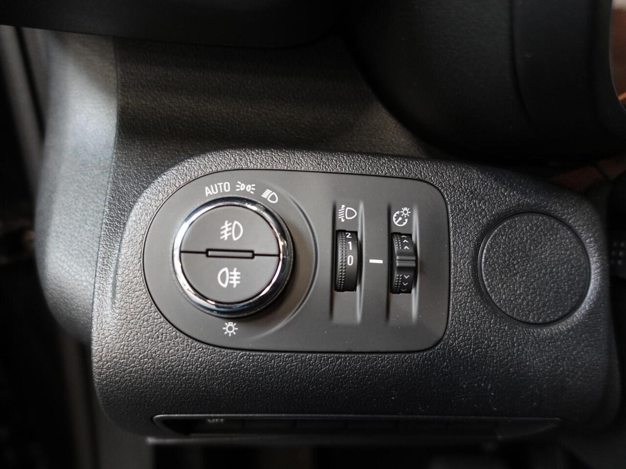 Opel COMBO 130pk L1 Edition Automaat Airco Navigatie Trekhaak Cruise control