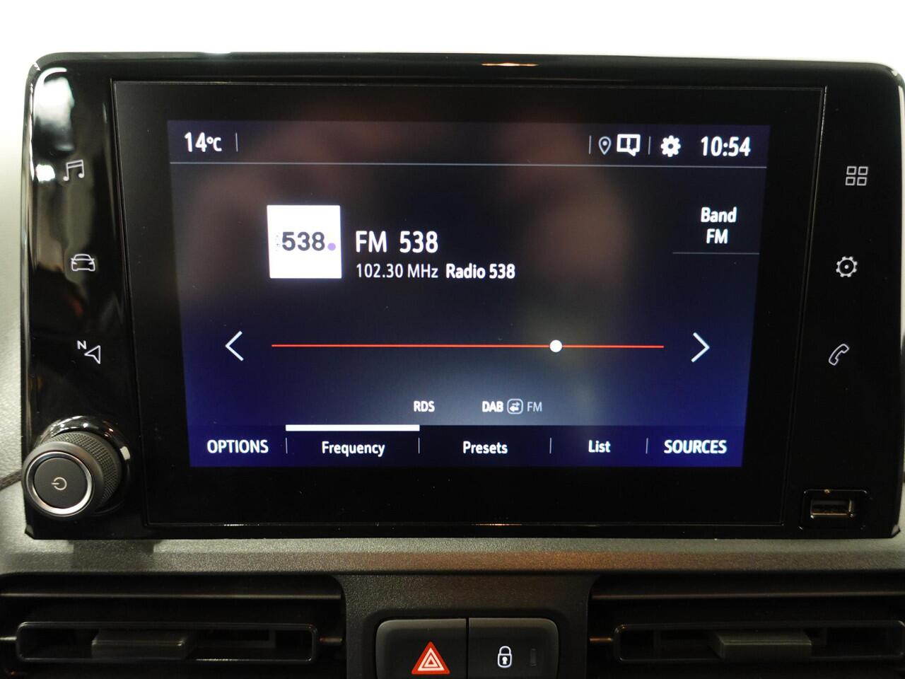 Opel COMBO 1.5D L1H1 Edition Automaat Navi Parkeersensoren Navi Trekhaak Cruise Control 2 Zits