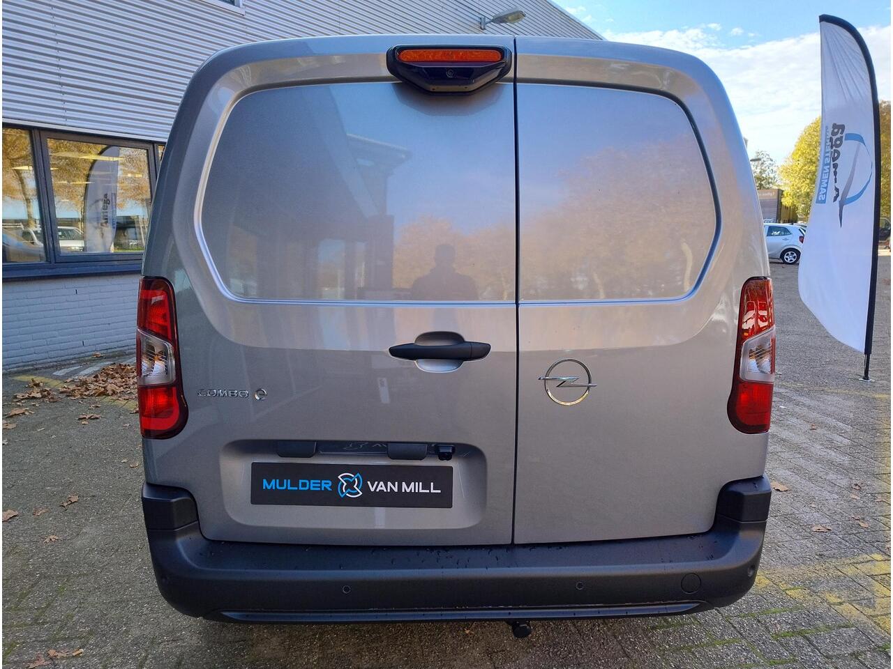 Opel COMBO Electric L2 50 kWh 136pk | 8 jaar garantie | 0% financial lease | Houten afwerking laadruimte | Multimedia | Apple Carplay | Android Auto | Achteruitrijcamera | Parkeersensoren achter | Digital cockpit | Stuurwielbediening | Reservewiel | van ¤31.329 voor