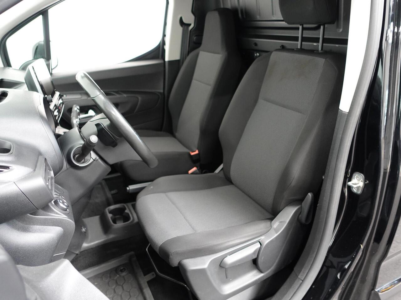 Opel COMBO 130PK Automaat L1H1 Apple Carplay Cruise control Trekhaak Parkeersensoren Stuurwielverwarming